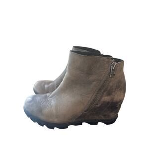 Sorel Womens Wedge Boots Size 9.5 Taupe Joan Of Arctic Waterproof Zipper N